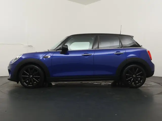 MINI 5-Deurs Cooper 2020 Benzine 12