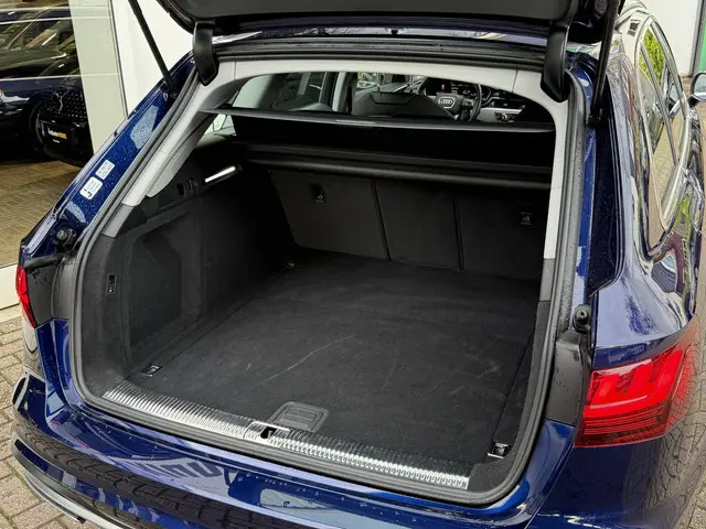 Audi A4 Avant 40 TFSI Advanced Edition 2022 Benzine 12