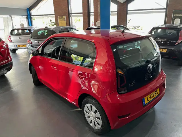 Volkswagen up! 1.0 BMT move up! 2017 Benzine 4