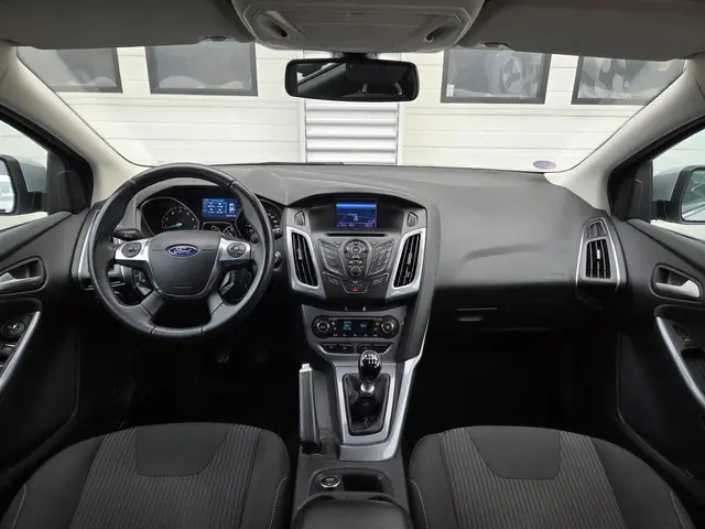 Ford Focus Wagon 1.0 EcoBoost Titanium 2013 Benzine 19