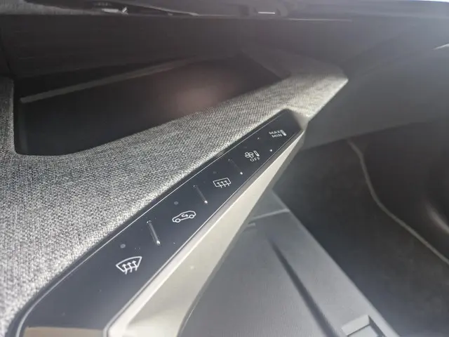 Peugeot 3008 1.2 Hybrid 145 GT 2025 Hybride Benzine 24