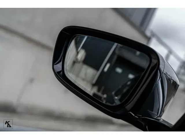 BMW 3 Serie 320i High Executive Edition 2020 Benzine 29
