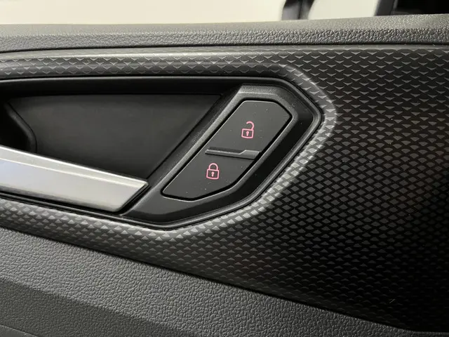 Volkswagen T-Cross 1.0 TSI Life 2021 Benzine 37