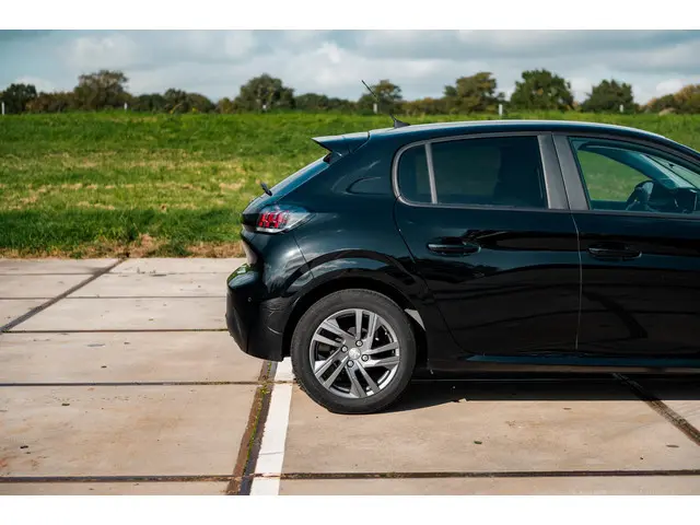 Peugeot 208 1.2 PureTech Active Pack 2023 Benzine 29