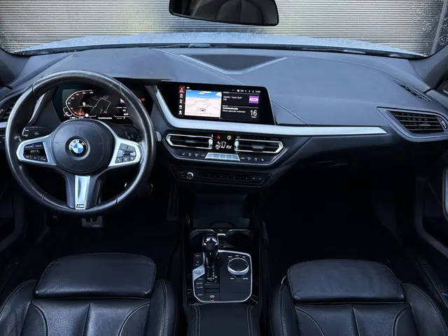 BMW 1 Serie 118i High Executive Edition 2020 Benzine 14