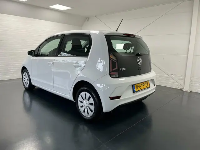 Volkswagen up! 1.0 2022 Benzine 4