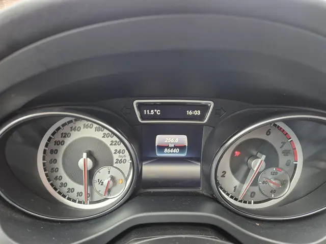 Mercedes-Benz GLA 200 Ambition 2015 Benzine 11