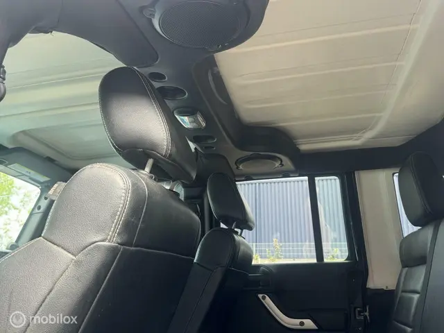 Jeep Wrangler Unlimited 3.6 Sahara 2012 Benzine 12