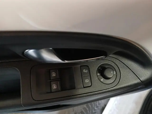 Volkswagen up! 1.0 BMT move up! SCHADEAUTO!! 2017 Benzine 17