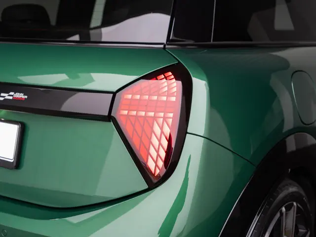 MINI 3-Deurs John Cooper Works 2025 Benzine 18