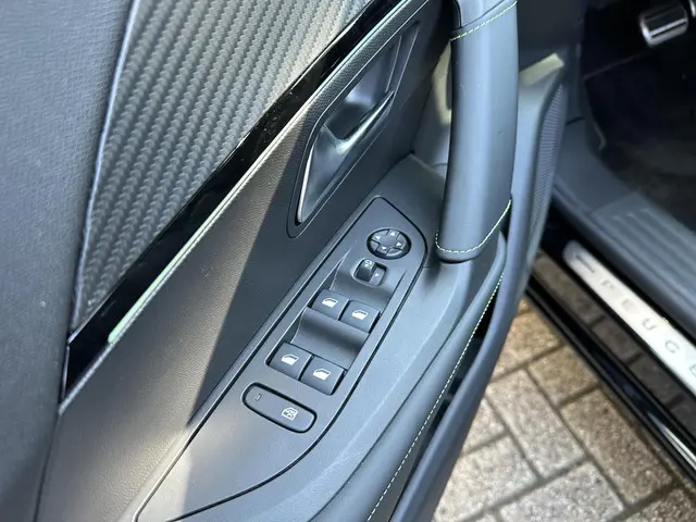 Peugeot e-2008 EV GT 2022 Elektrisch 16