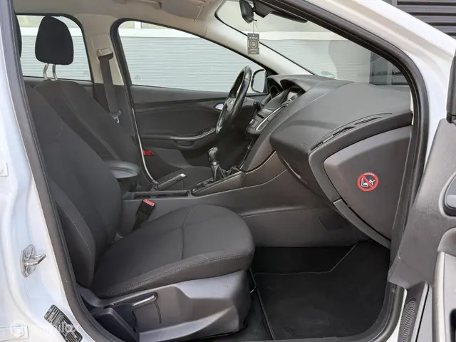 Ford Focus Wagon 1.0 Trend Edition 2015 Benzine 15