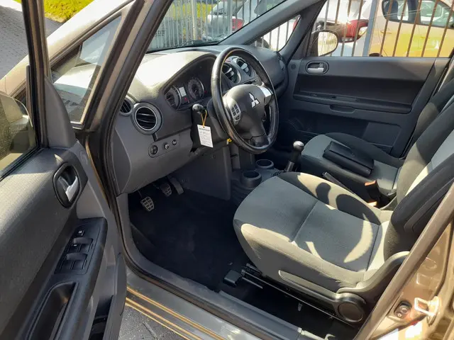Mitsubishi Colt 1.1 Edition One 2013 Benzine 3