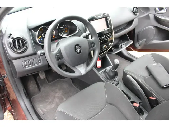 Renault Clio 0.9 TCe Expression 2015 Benzine 9