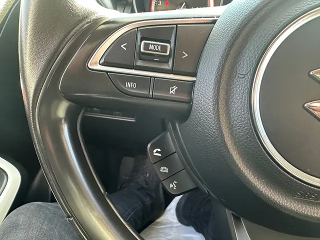 Suzuki Swift 1.0 Stijl , AUTOMAAT 2019 Benzine 18