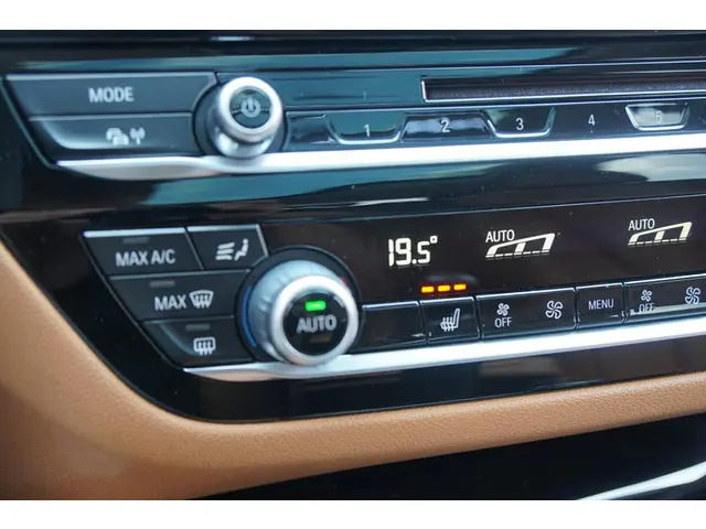 BMW 5 Serie Touring 530i xDrive Executive 2017 Benzine 37