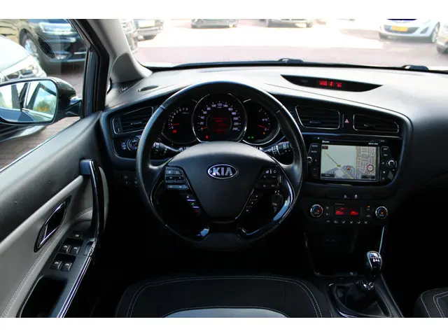 Kia cee'd Sportswagon 1.6 GDI Plus Pack 2012 Benzine 2