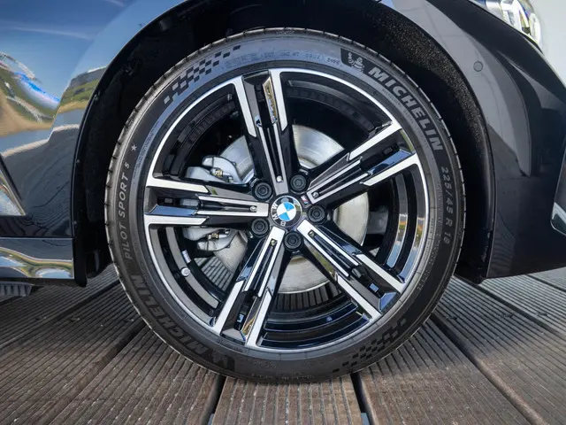 BMW 3 Serie Sedan 330e 2026 Hybride Benzine 6