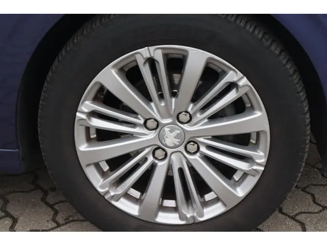 Peugeot 208 1.2 PureTech Allure 2015 Benzine 13