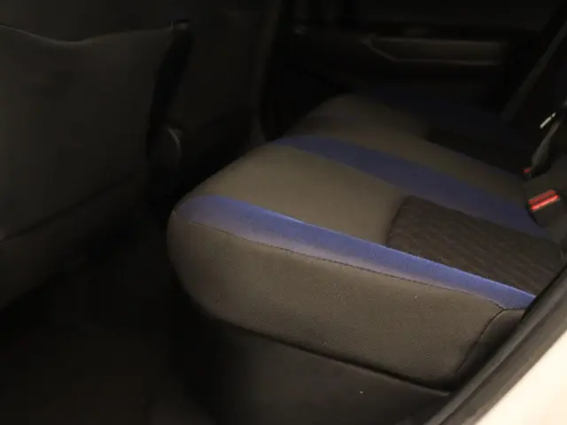 Toyota C-HR 2.0 Hybrid Bi-Tone 2020 Hybride Benzine 33