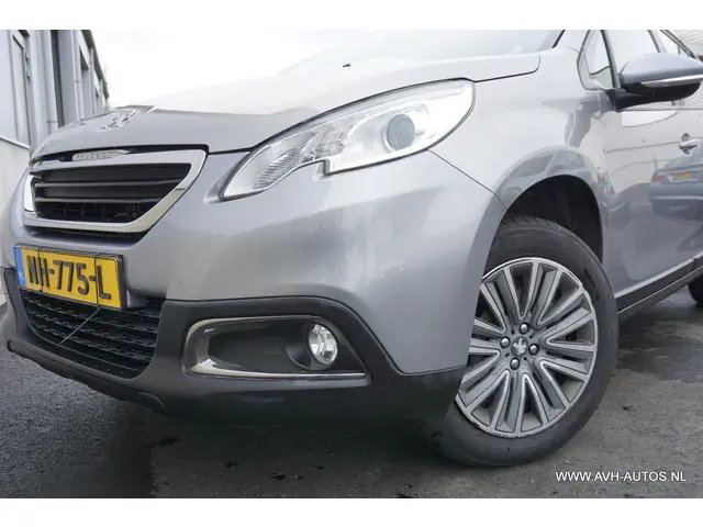 Peugeot 2008 1.2 PureTech Style 2016 Benzine 12