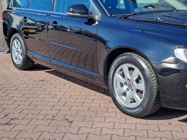 Volvo V70 2.0 T4 Classic Edition 2015 Benzine 30