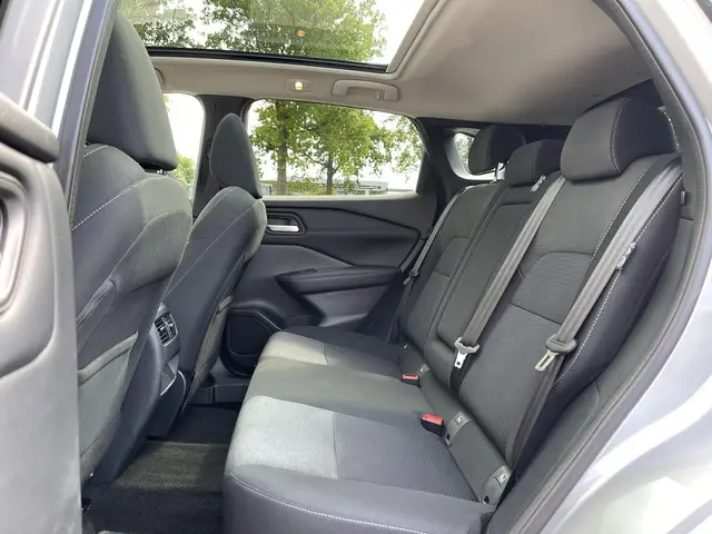 Nissan QASHQAI 1.3 MHEV N-Connecta 2023 Benzine 12