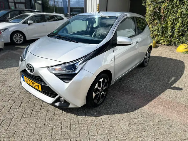 Toyota Aygo 1.0 VVT-i x-play, AUTOMAAT 2021 Benzine