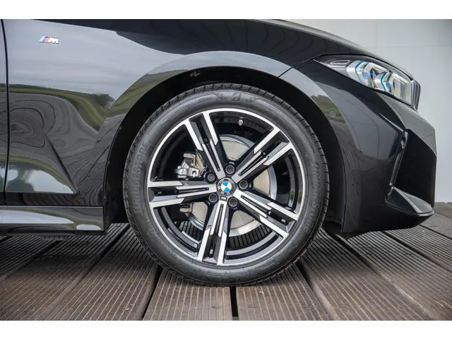 BMW 3 Serie Touring 318i 2024 Benzine 6
