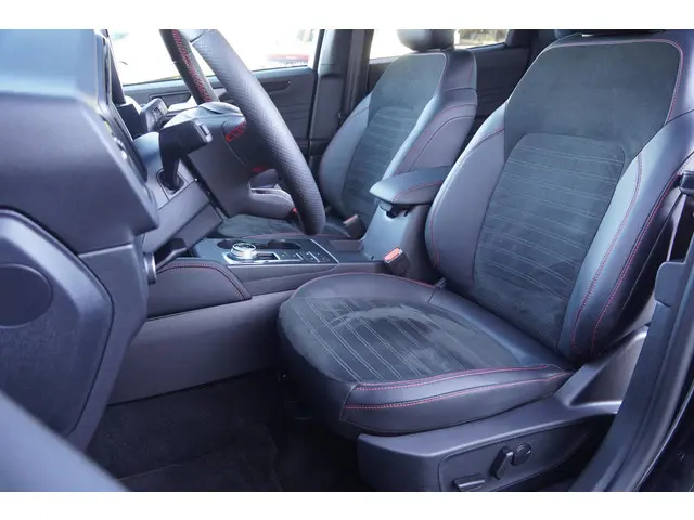 Ford Kuga 2.5 PHEV ST-Line X 2023 Hybride Benzine 4