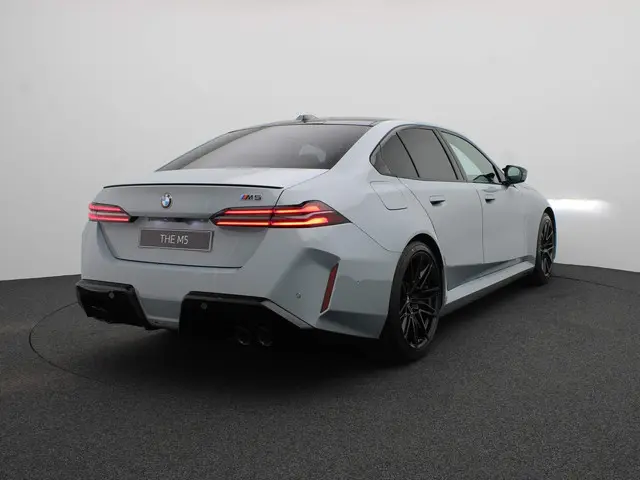 BMW M5 Sedan 2025 Hybride Benzine 2