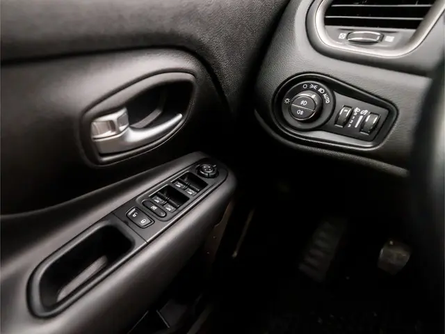 Jeep Renegade 1.0T-e Black Sport 2019 Benzine 24