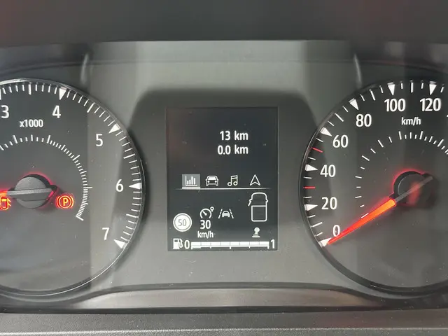 Renault Master T35 2.0 dCi 130 L2H2 Advance 2024 Diesel 36