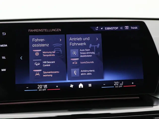 BMW X1 xDrive23i 2024 Benzine 12