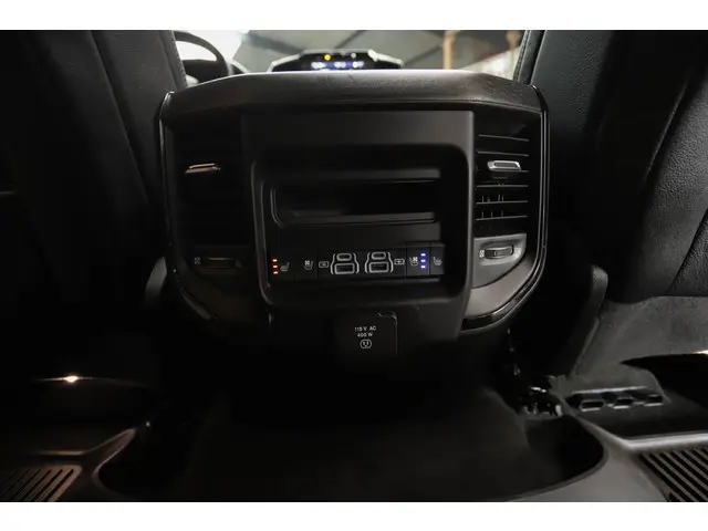 Dodge Ram 1500 5.7 V8 Limited 2024 LPG/Gas 34