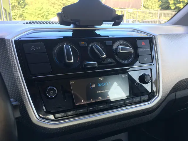 Volkswagen up! 1.0 BMT high up! 2018 Benzine 18