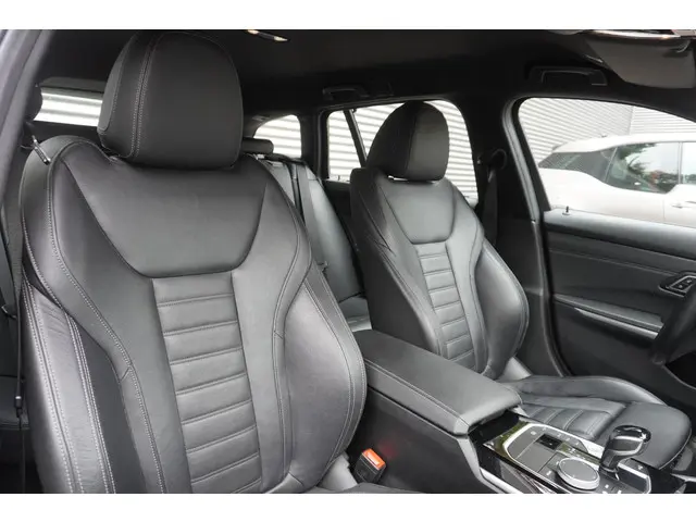 BMW 3 Serie Touring 330e 2021 Hybride Benzine 8