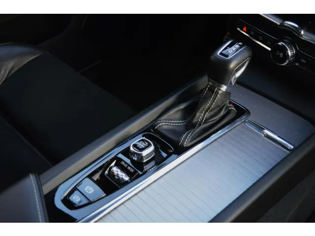 Volvo XC60 2.0 T5 AWD R-Design 2019 Benzine 18