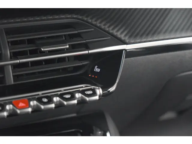 Peugeot 208 PureTech 100 Allure Pack 2023 Benzine 43