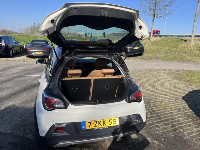 Opel ADAM 1.0 Turbo Rocks 2015 Benzine 19