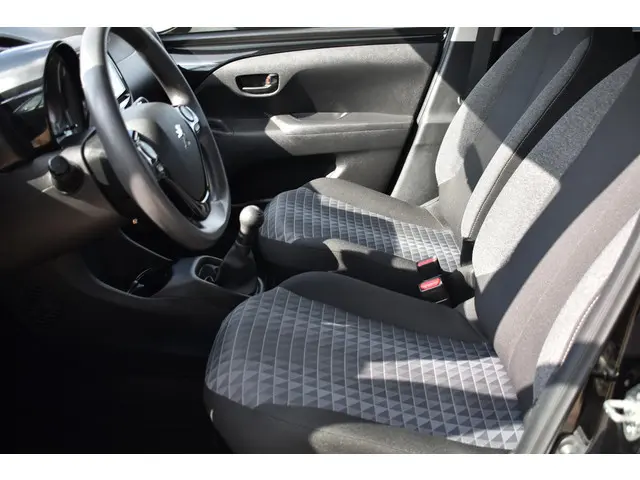 Peugeot 108 1.0 e-VTi Active 2021 Benzine 21