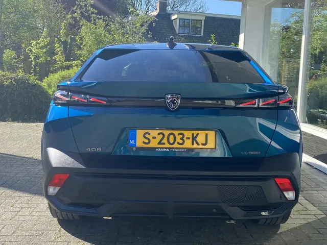 Peugeot 408 3