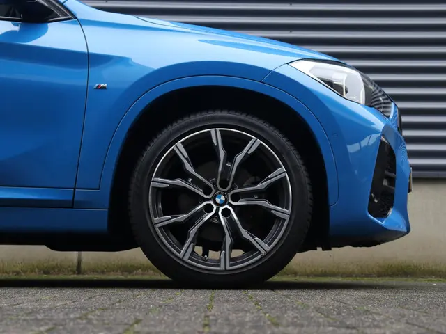 BMW X1 sDrive18i 2021 Benzine 6