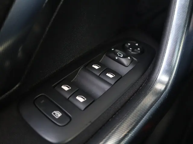 Peugeot 2008 1.2 PureTech Allure 2016 Benzine 25