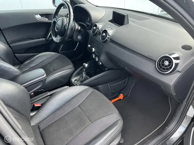 Audi A1 Sportback 1.4 TFSI S line 2013 Benzine 12