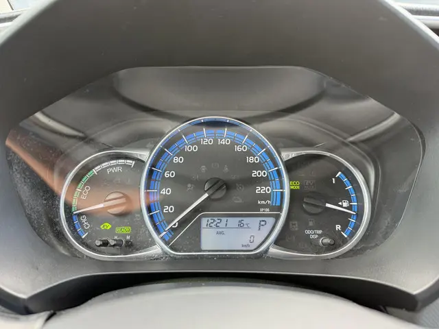 Toyota Yaris 1.5 Hybrid Aspiration 2015 Hybride Benzine 18