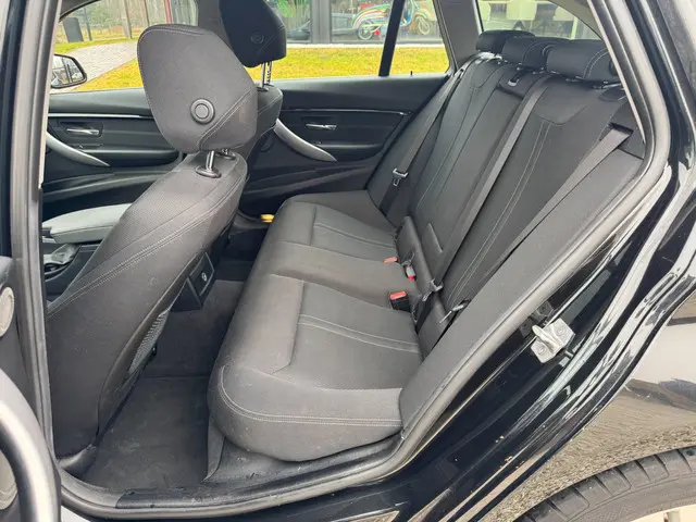 BMW 3 Serie Touring 318i Executive 2017 Benzine 23