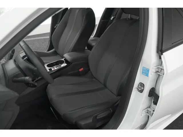 Peugeot 208 PureTech 100 Allure Pack 2023 Benzine 23