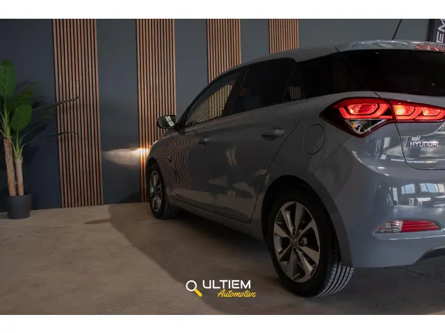 Hyundai i20 1.2 HP i-Motion Premium 2015 Benzine 22
