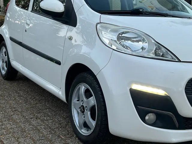 Peugeot 107 1.0 EXCLUSIVE NL-AUTO-NAP 2012 Benzine 5